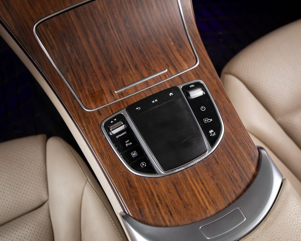 Certified Used 2022  Mercedes-Benz GLC 300 image 9