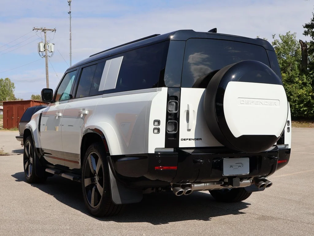 Certified Used 2025 Fuji White Land Rover V8 image 6