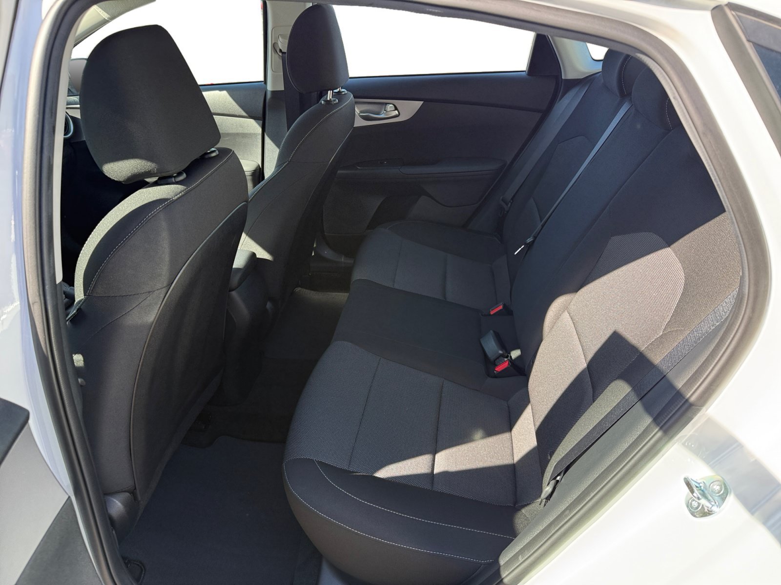 Used 2023 Snow White Pearl Kia LXS image 16