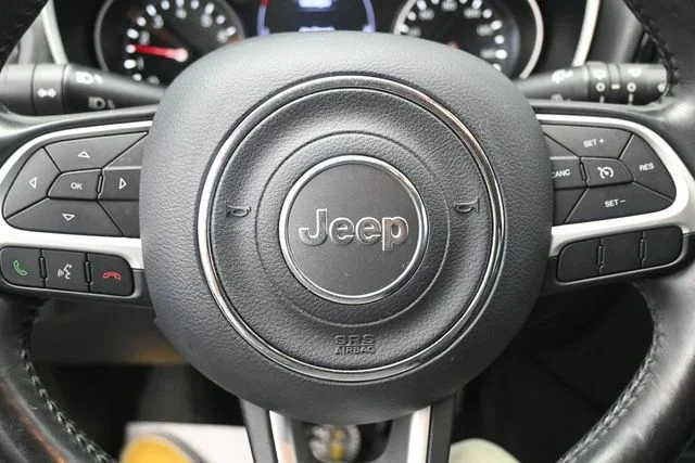 Certified Used 2019 Diamond Black Jeep Latitude image 10