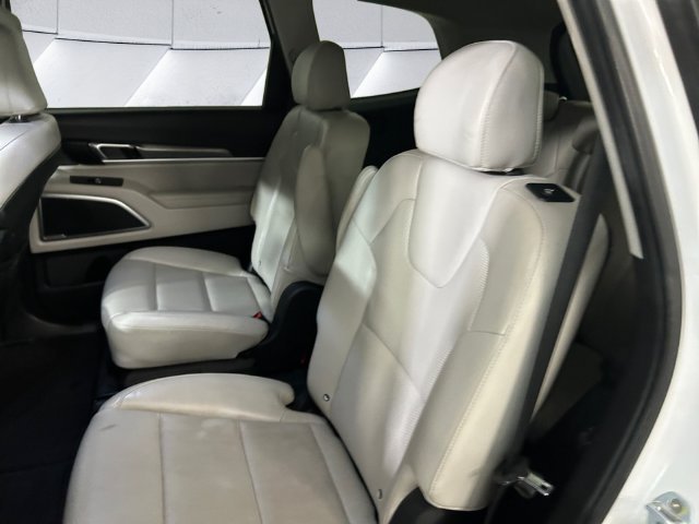 Used 2020 White Kia S image 16