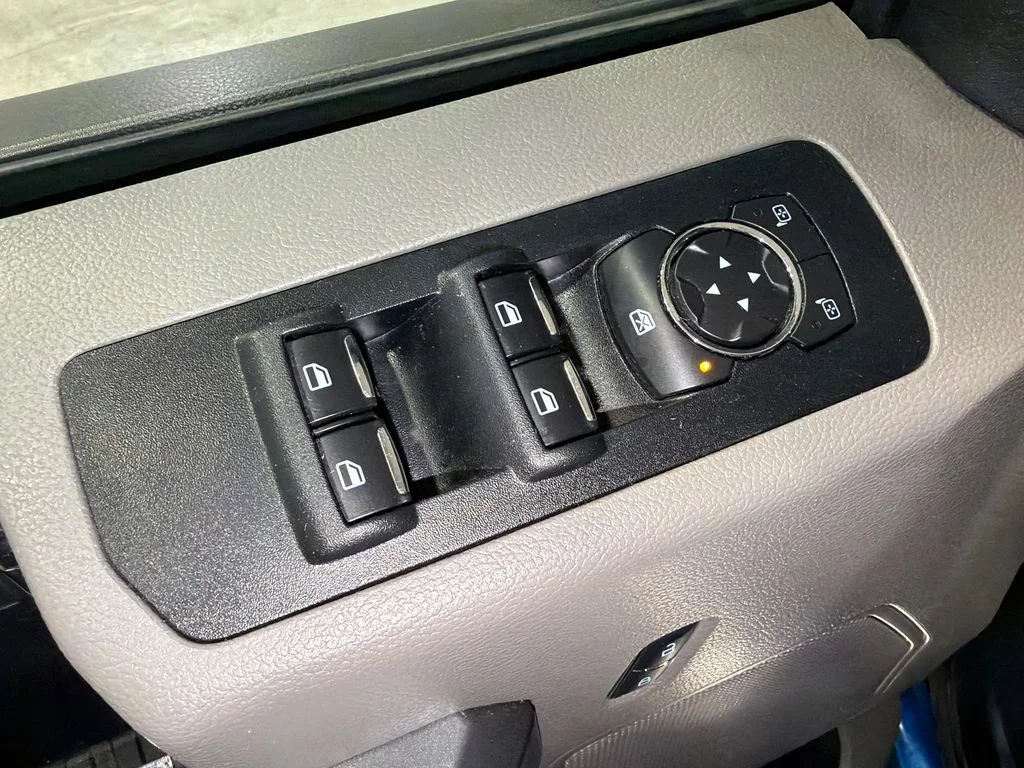 Used 2017 LIGHTNING BLUE Ford XLT image 16