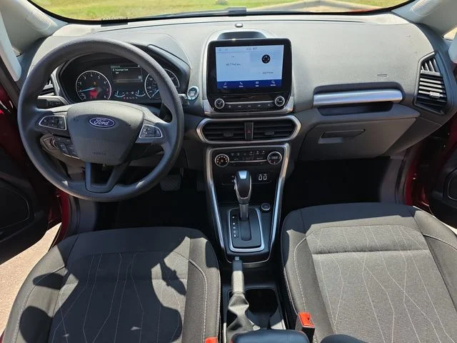 Used 2021 Red Ford SE image 10