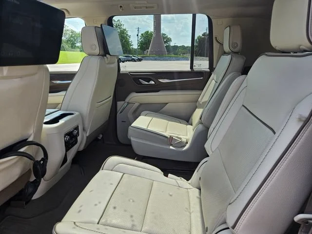 Used 2023 White Frost Tricoat GMC Denali image 25