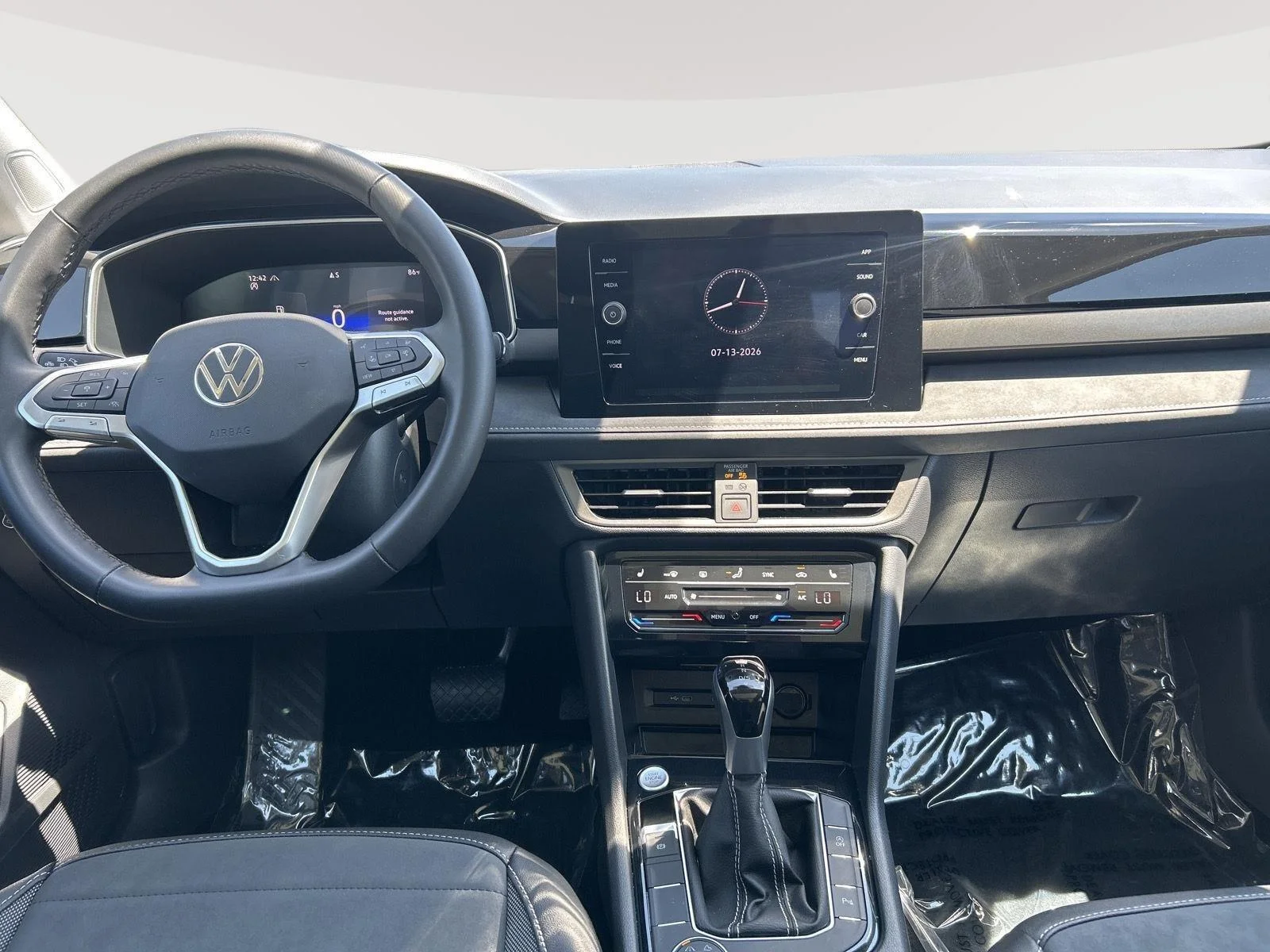 Certified Used 2025 GRAY Volkswagen SE Black image 13