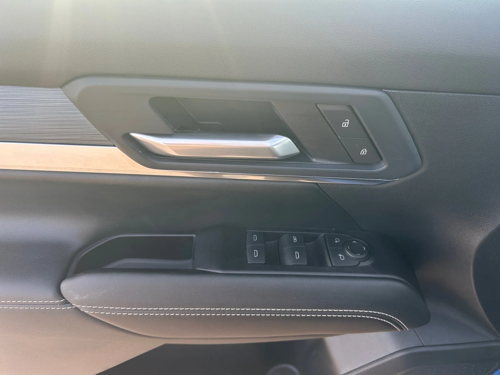 New 2027 Rapids Metallic GMC AWD Elevation image 16