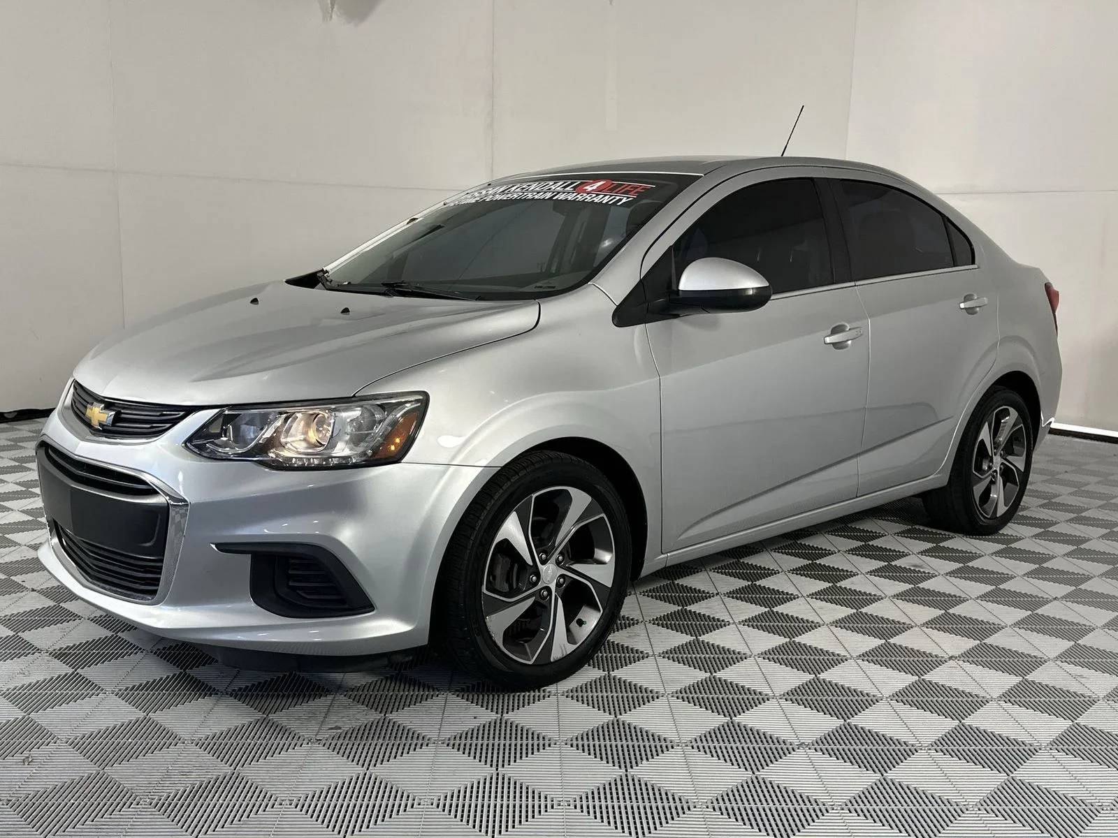 Used 2019 Silver Chevrolet Premier image 4