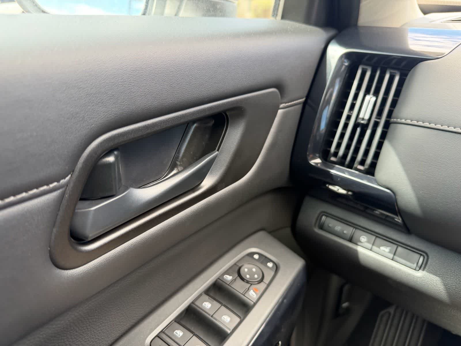 2026 Nissan Pathfinder SV - Photo 26