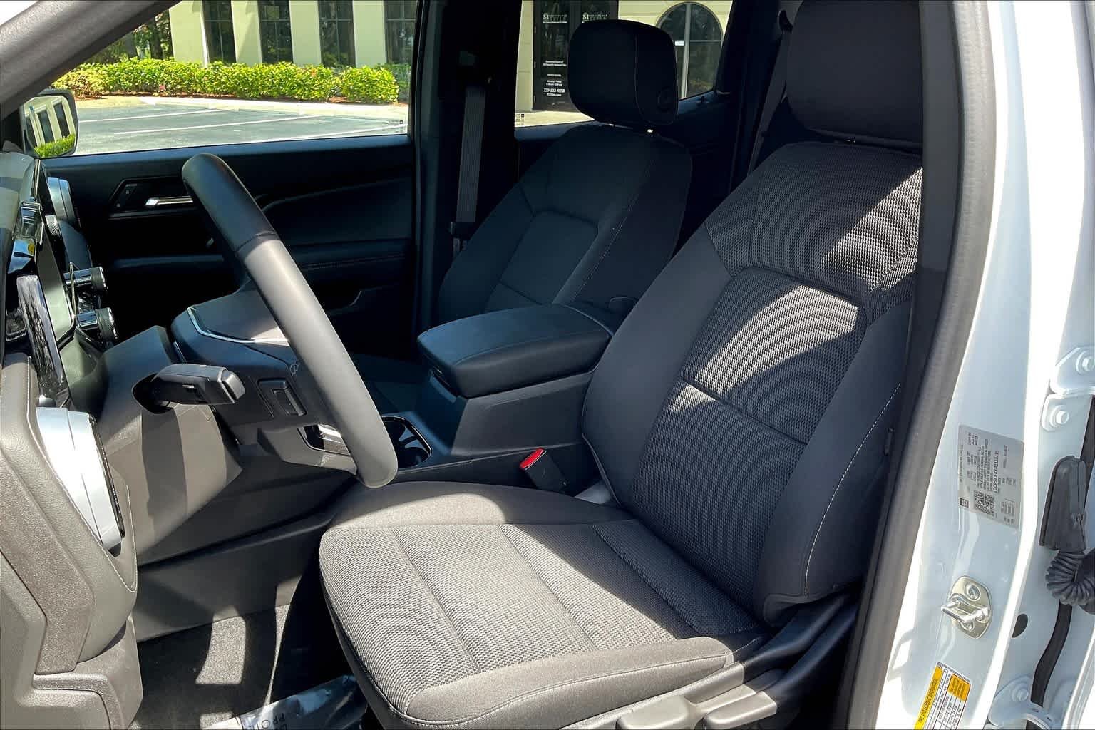 2024 Chevrolet Colorado LT - Photo 24