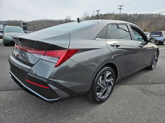 Used 2024 Gray Hyundai SEL image 8