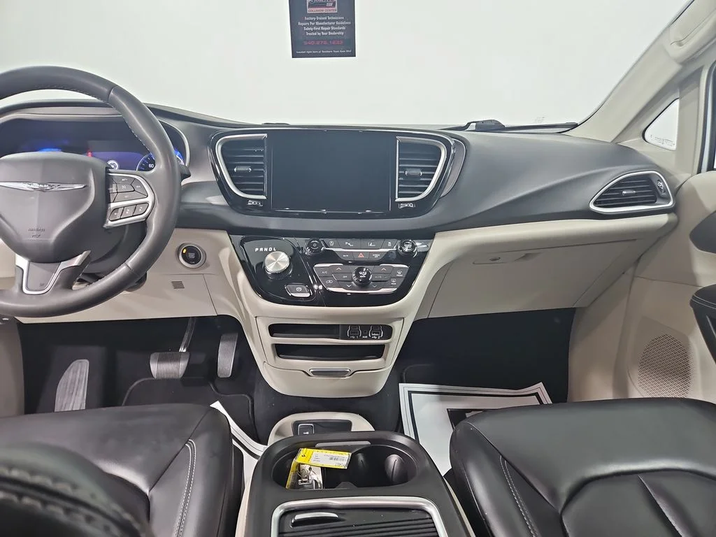 Used 2023 White Chrysler Touring L image 18