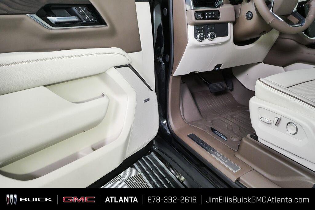 2026 GMC Yukon XL Denali - Photo 18
