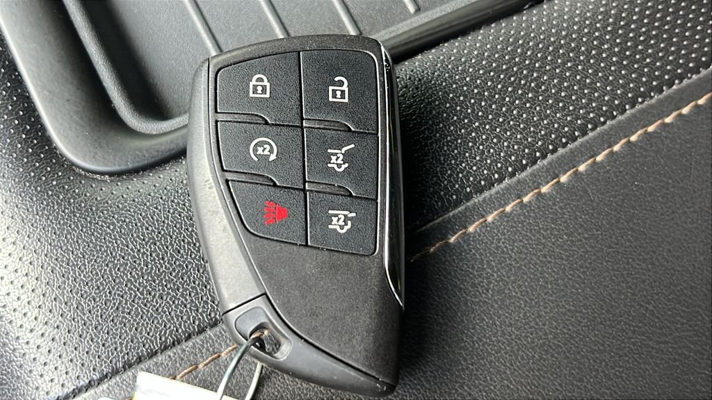 Used 2021 White GMC AT4 image 29