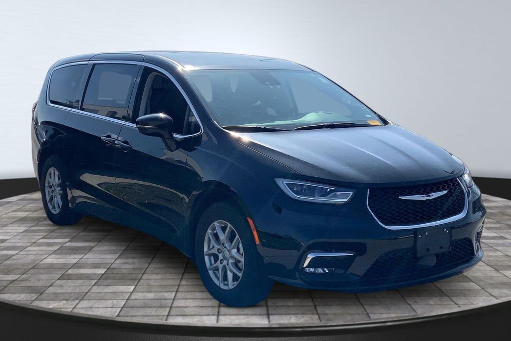 Used 2024 Chrysler Pacifica Touring L with VIN 2C4RC1BG4RR179922 for sale in Kansas City