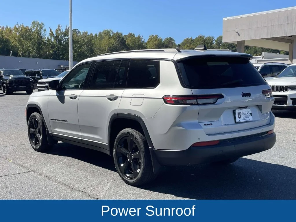 Used 2024 Silver Jeep Altitude X image 7