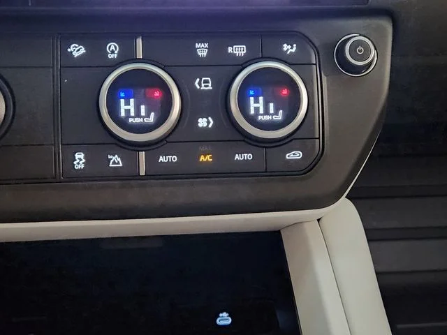 2026 Land Rover Defender X-Dynamic SE - Photo 18