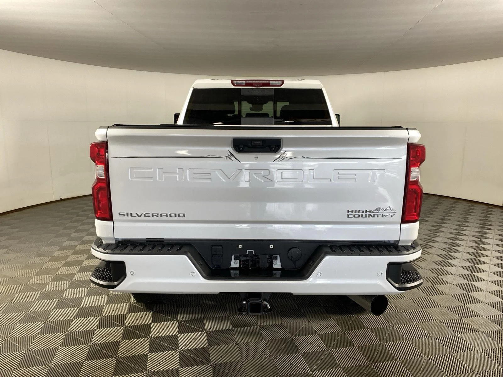 Used 2024 Iridescent Pearl Tricoat Chevrolet High Country image 8