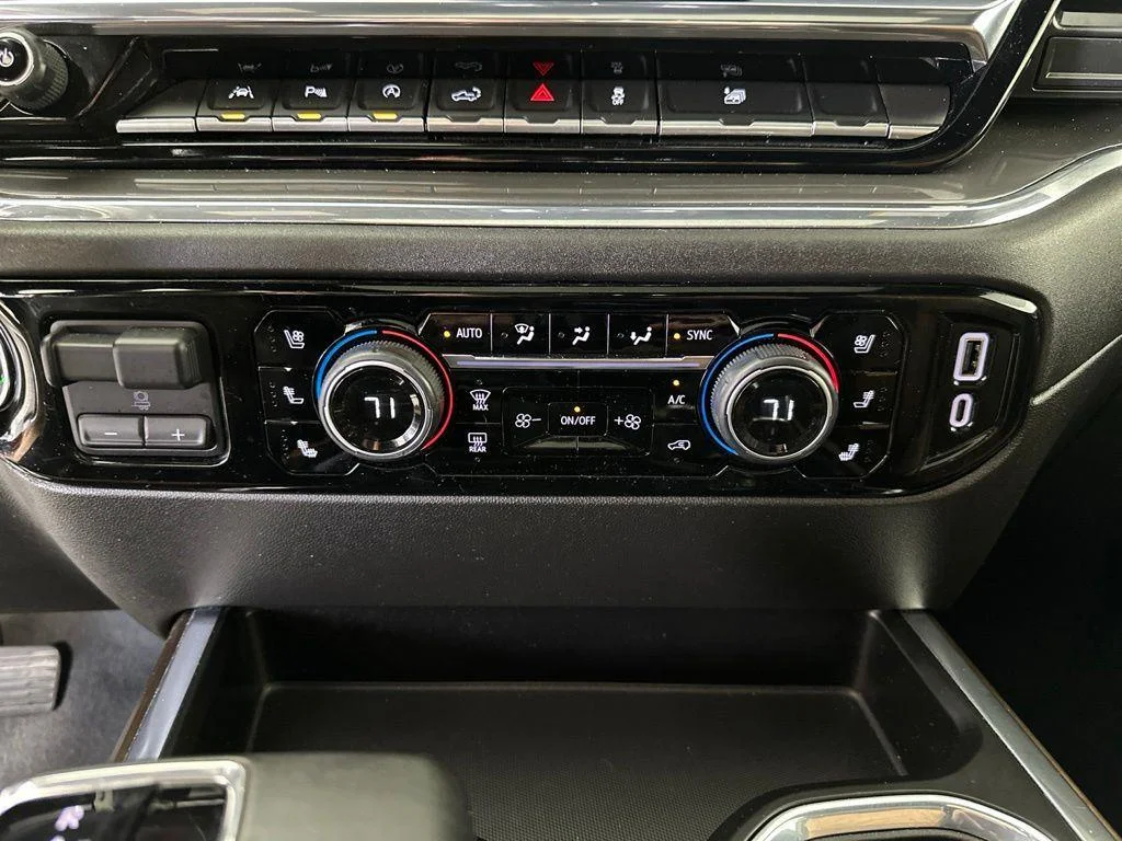 Used 2024 Pearl Chevrolet High Country image 9