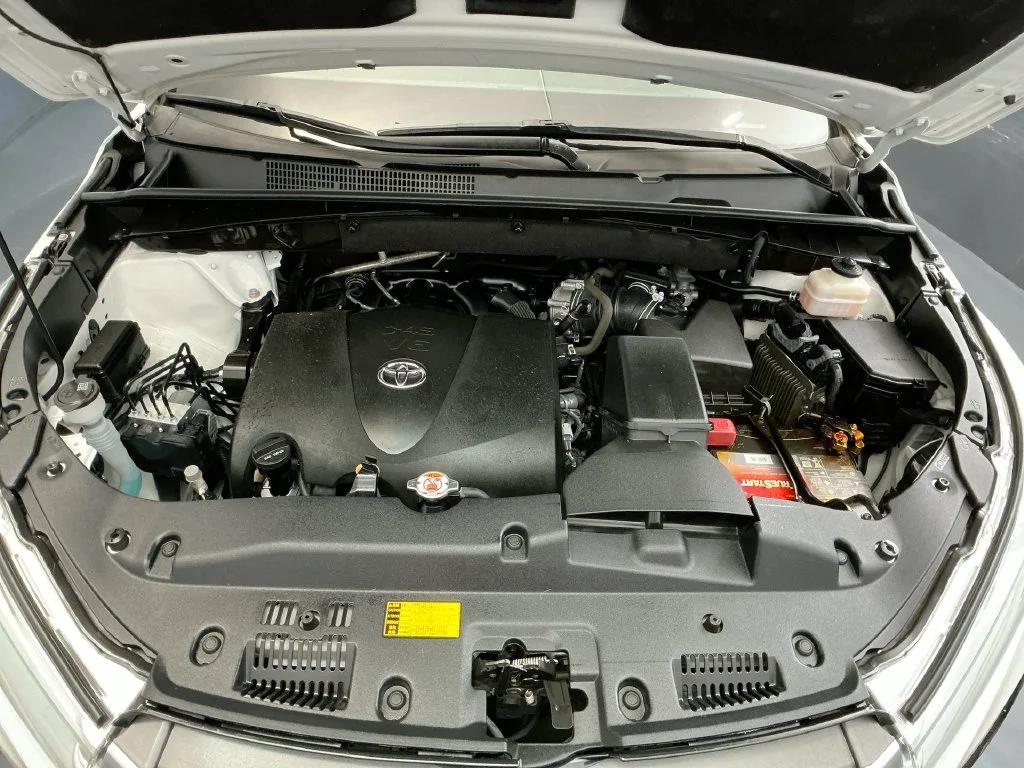 Used 2019 Blizzard Pearl Toyota LE Plus image 32