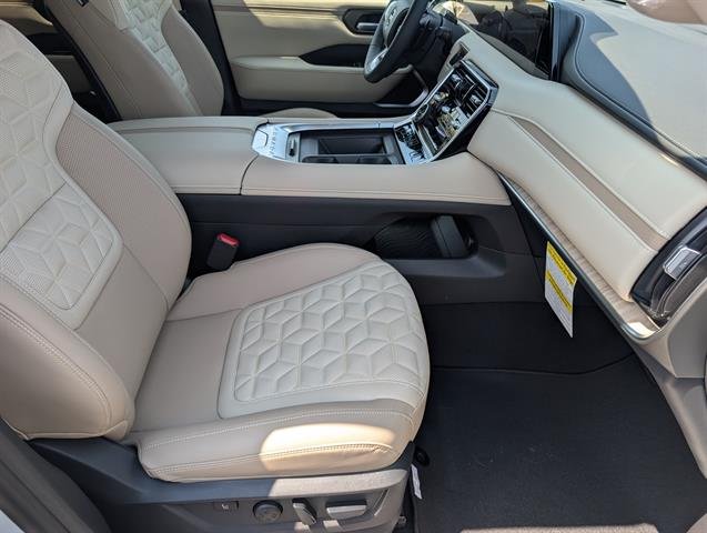 New 2026 Everest White TriCoat Nissan Platinum Reserve image 28