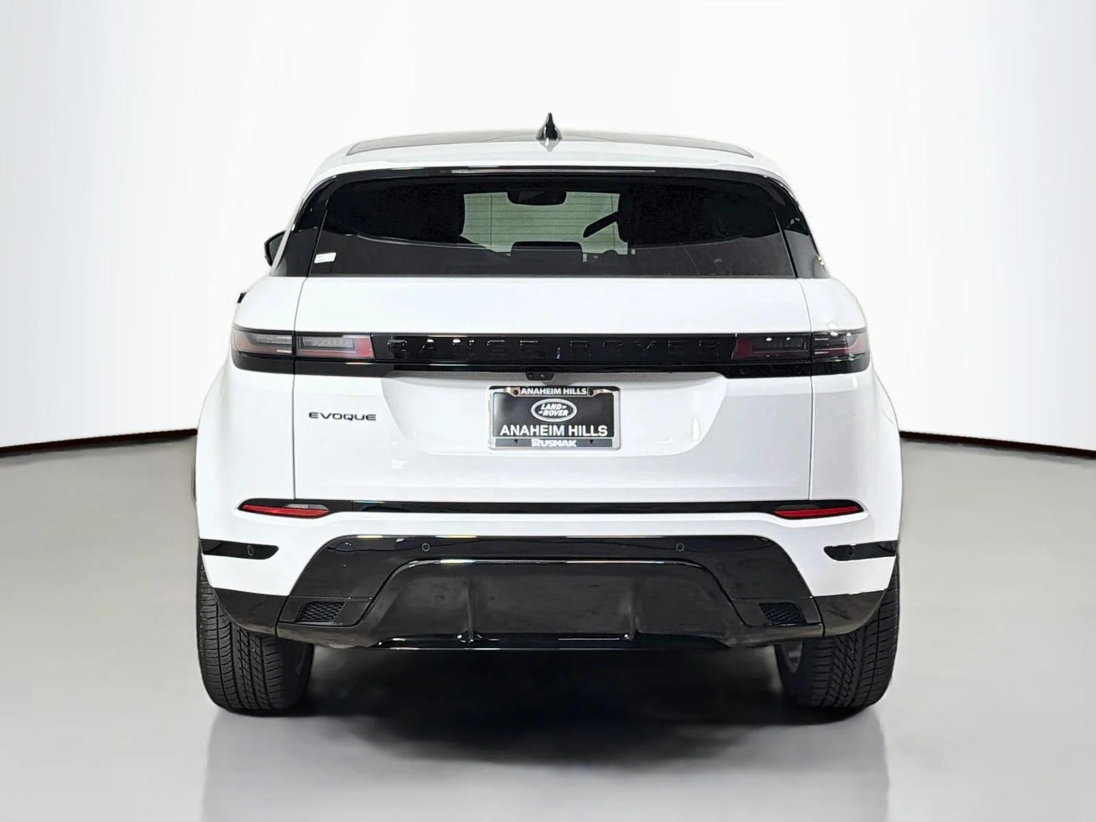 New 2026 Fuji White Land Rover Hoxton Edition image 4