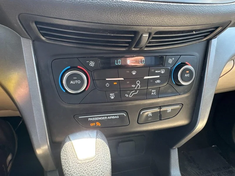 Used 2017 White Gold Metallic Ford SE 4WD image 15
