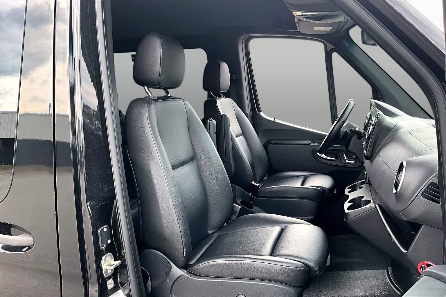 Used 2022 Obsidian Black Metallic Mercedes-Benz  image 9