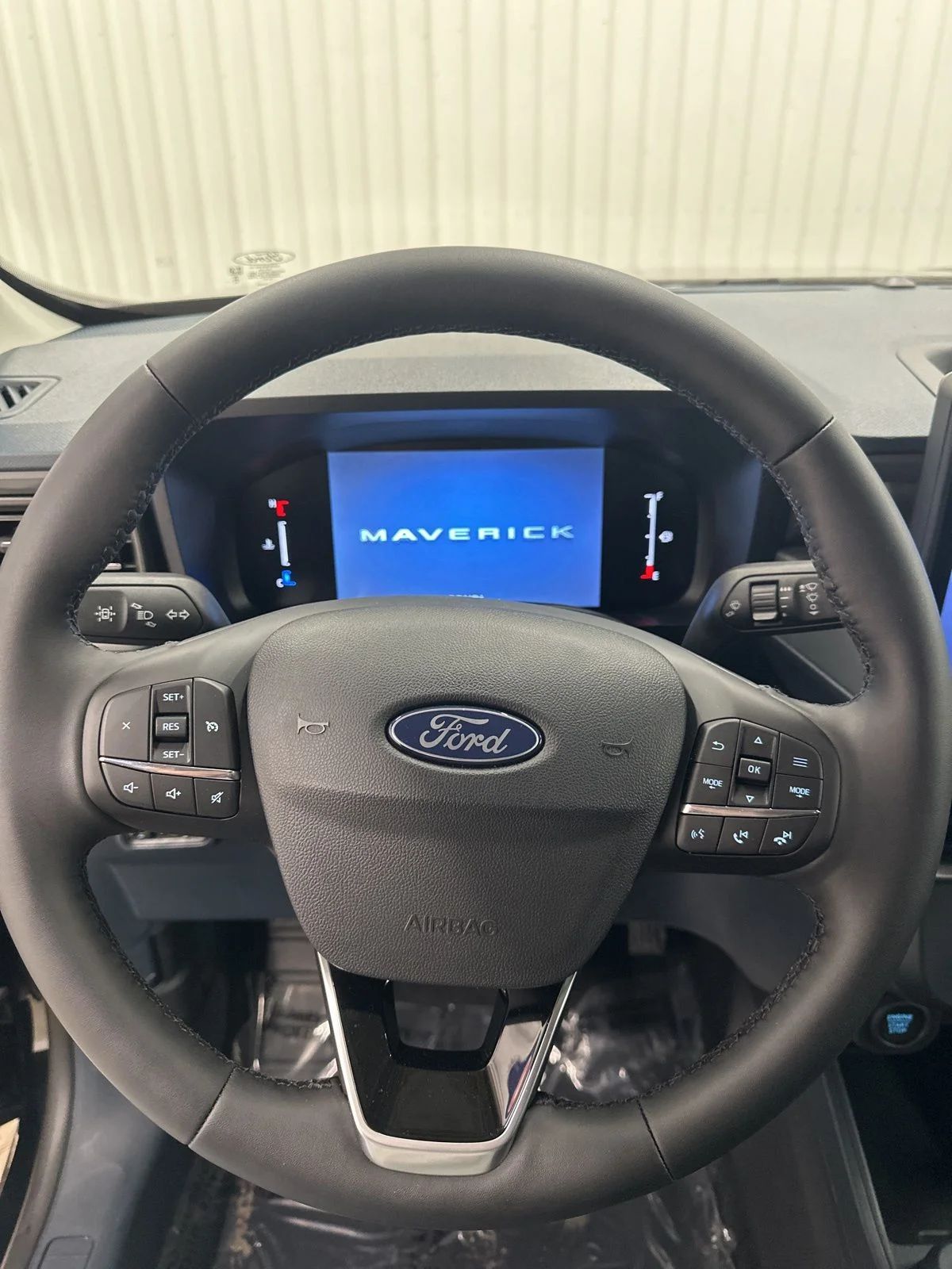 New 2025 Shadow Black Ford XLT image 15