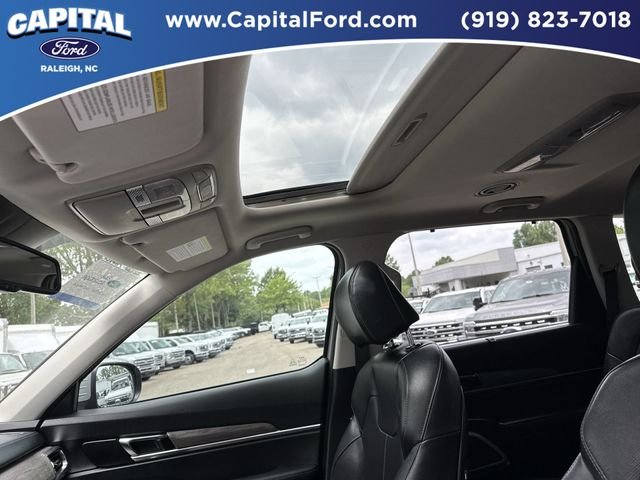 Used 2022 Gray Kia EX image 22