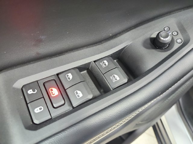 Used 2023 Silver Jeep Altitude image 36