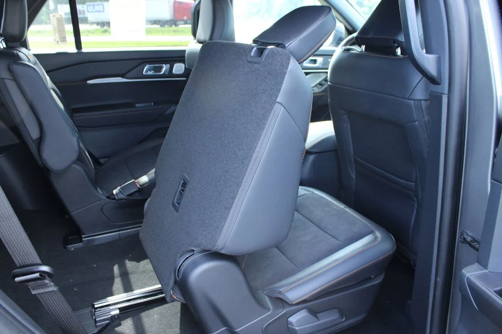 New 2026 Carbonized Gray Metallic Ford Tremor® image 19