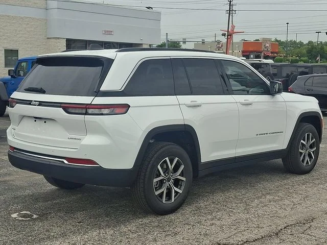 New 2027 White/off-white Jeep Laredo X image 2