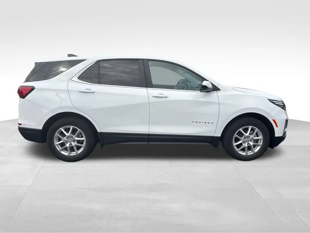 Used 2024 Summit White Chevrolet LT image 6