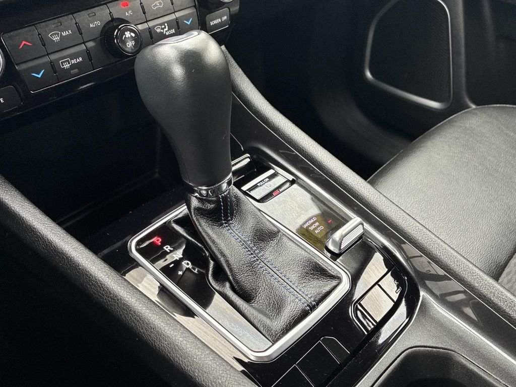 Used 2022 White Jeep Latitude image 29