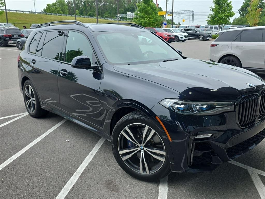 2020 BMW X7 M50i's photo