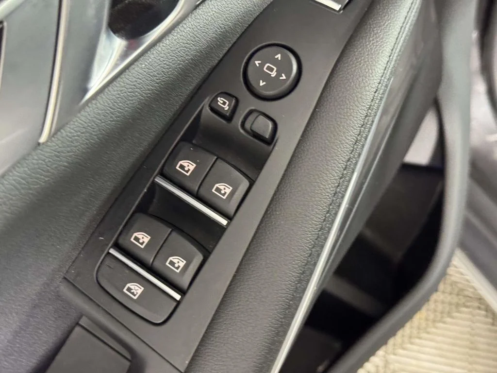 Certified Used 2022 Gray BMW xDrive40i image 18