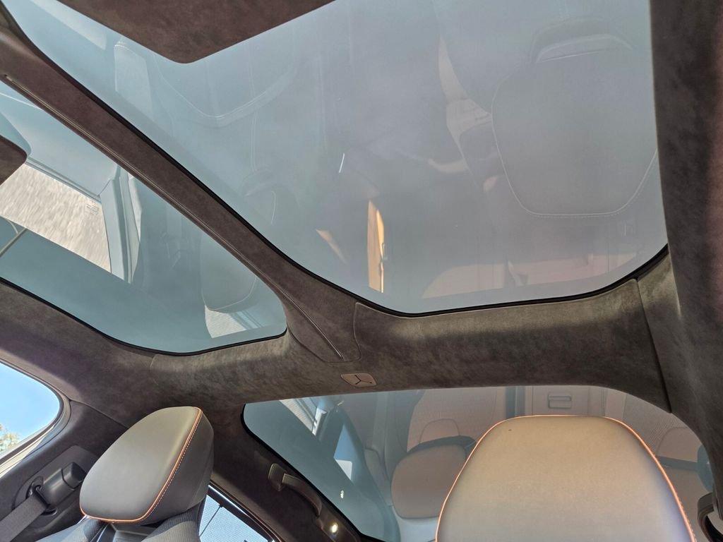 Used 2022  Lucid Grand Touring image 14