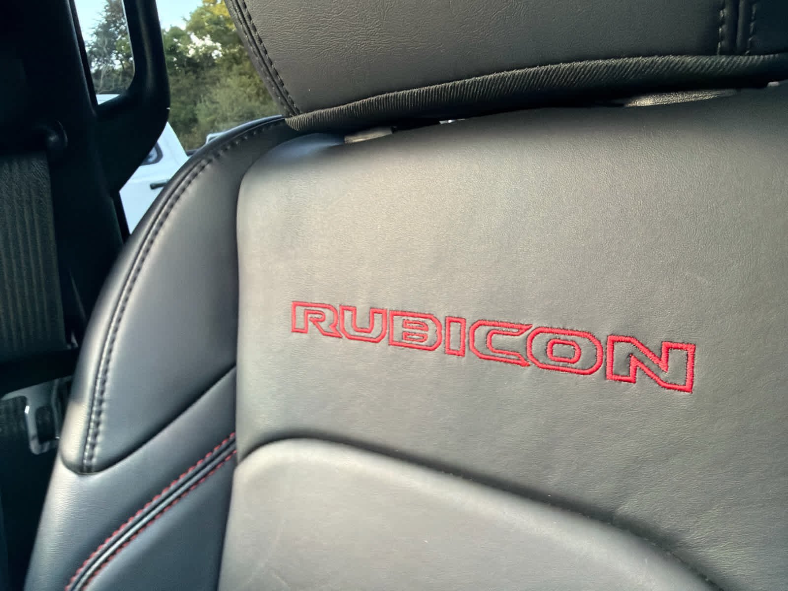 Used 2024 Bright White Clearcoat Jeep Rubicon image 43