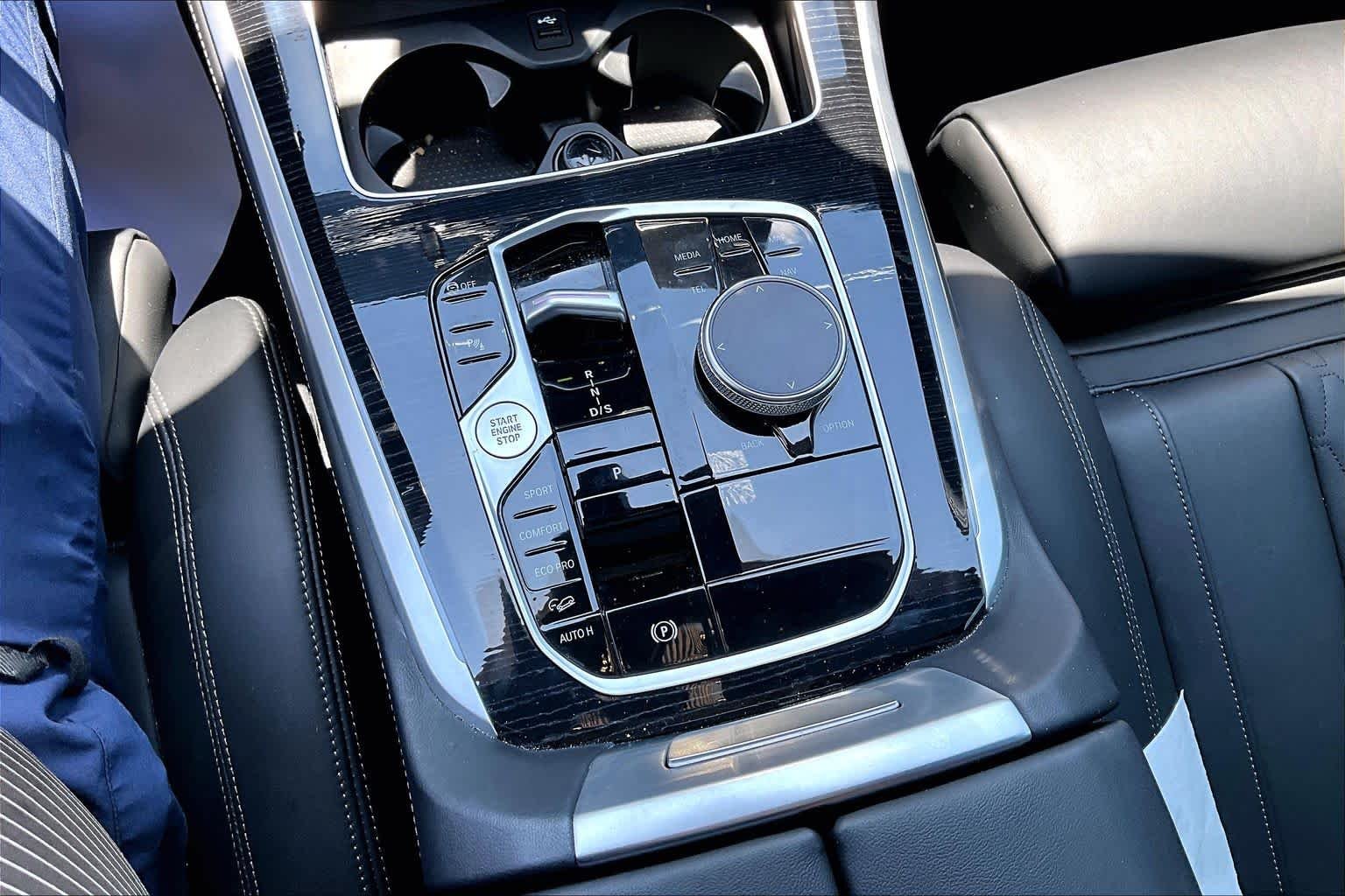 Used 2024 Skyscraper Grey Metallic BMW xDrive40i image 16