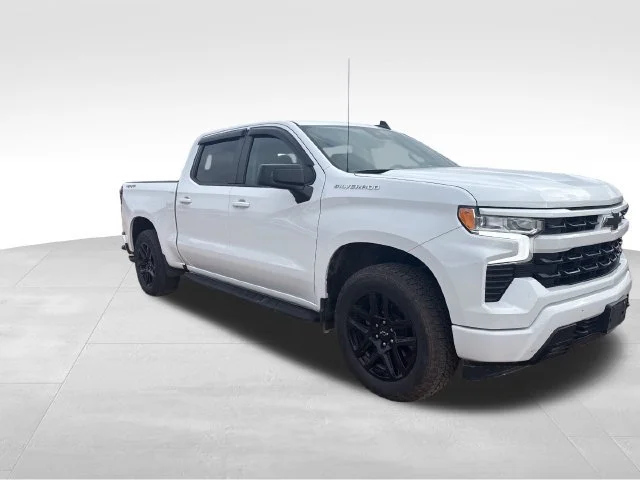 Used 2024 Summit White Chevrolet RST image 9