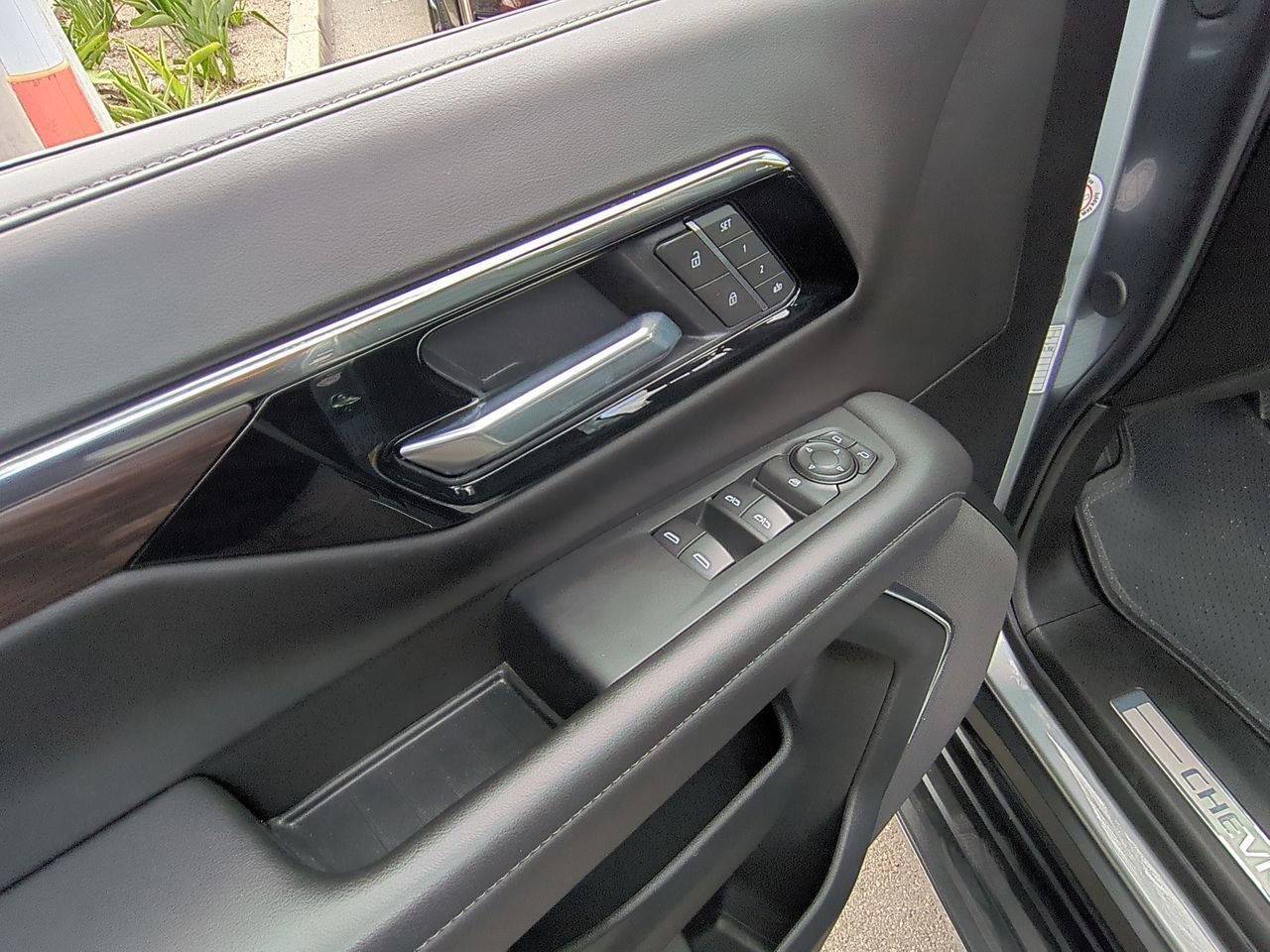 2025 Chevrolet Tahoe LT - Photo 23