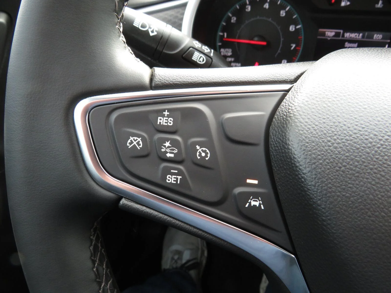 Used 2025 Night Shade Metallic Chevrolet RS image 27