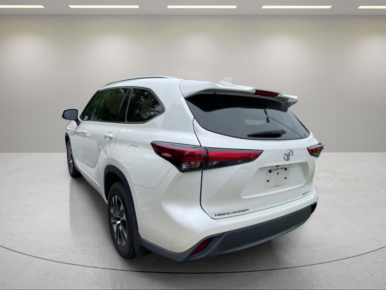 Used 2021 Blizzard Pearl Toyota XLE image 8