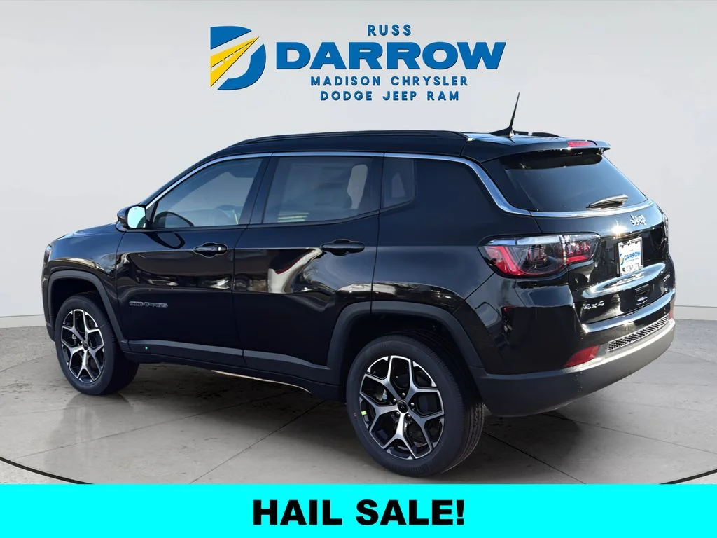 New 2026 Diamond Black Crystal Pearl-Coat Exterior Paint Jeep Limited image 3