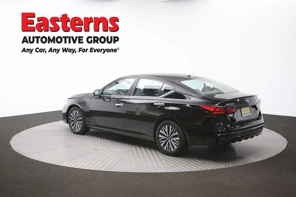 Used 2025 Black Nissan 2.5 SV image 61