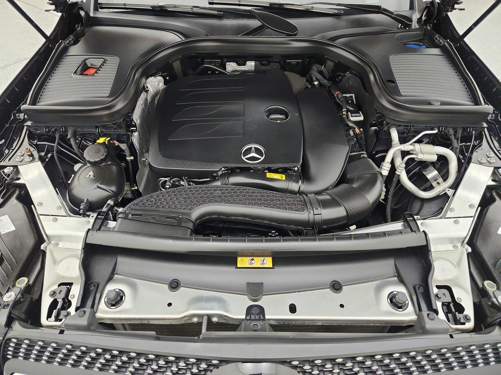 Used 2022 Black Mercedes-Benz GLC 300 SUV image 17