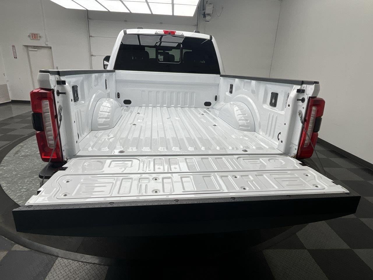 Used 2023 Oxford White Ford Lariat image 32