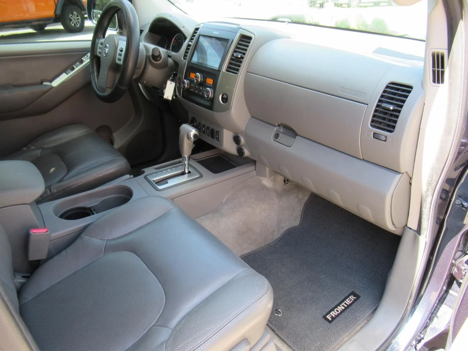 Used 2013 Blue Nissan SL image 11