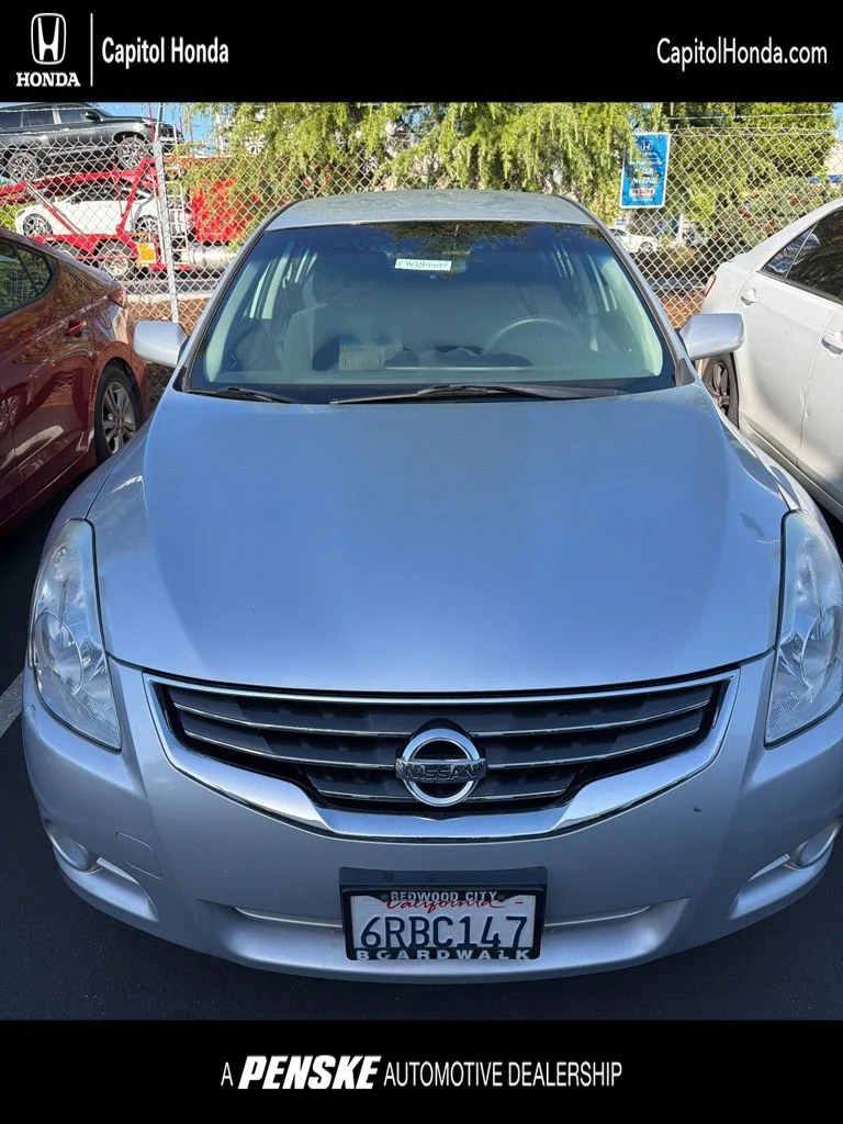 2010 Nissan Altima's photo