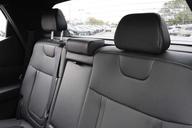 Used 2025 Green Hyundai SEL image 17